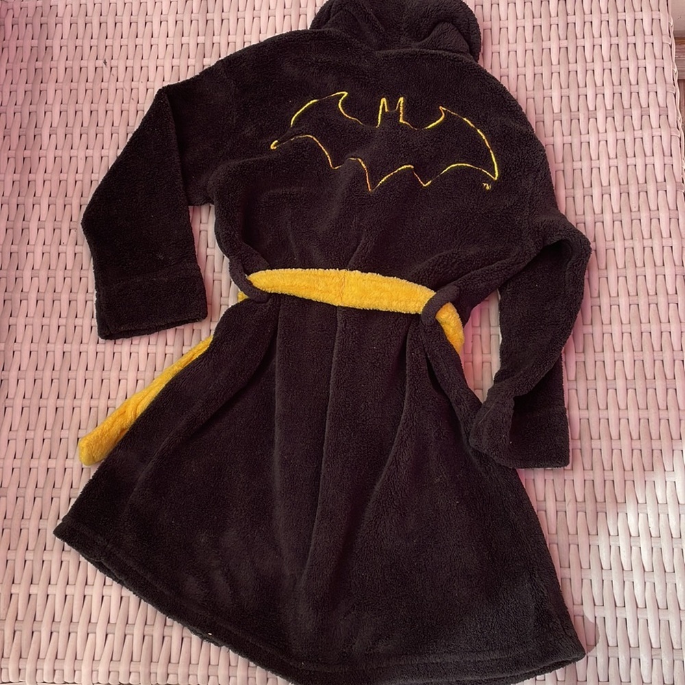 🦇 BOYS Batman Robe Size 2T - Picture 2 of 10